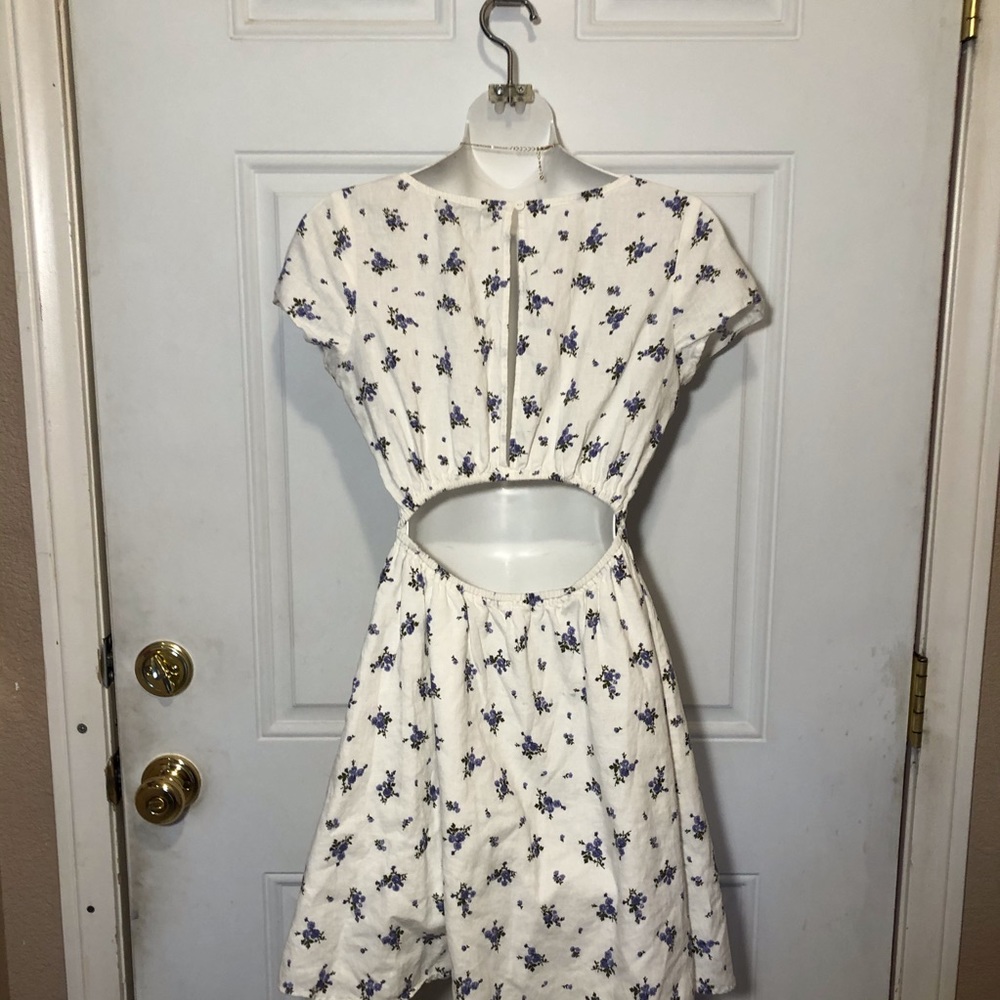 White floral dress🦋 - Picture 5 of 5